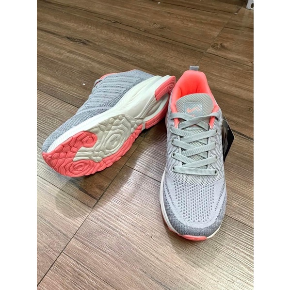 Giầy thể thao nữ