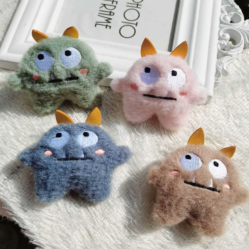 Ghim Cài Áo Hình Quái Vật Nhồi Bông Dễ Thương