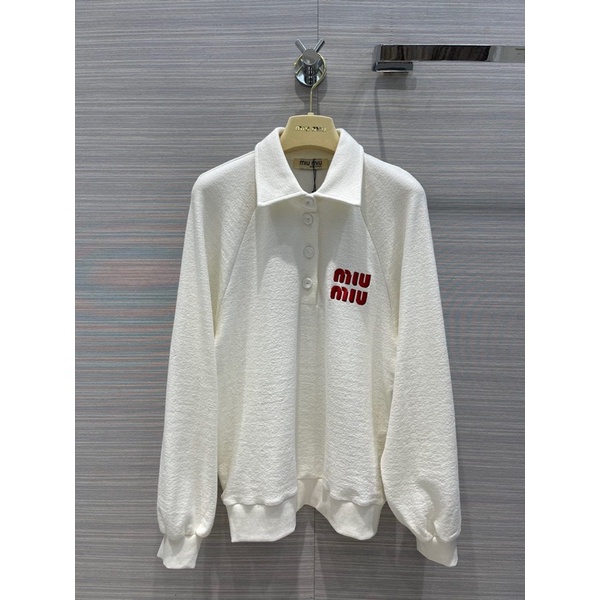Set trang phục nỉ bông cho nữ gồm áo polo dài tay và quần shorst thương hiệu Miu Miu cao cấp