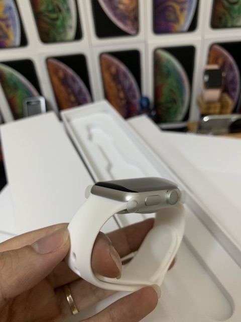 Đồng hồ Apple watch new chưa kick hoạt Fullbox new 100%