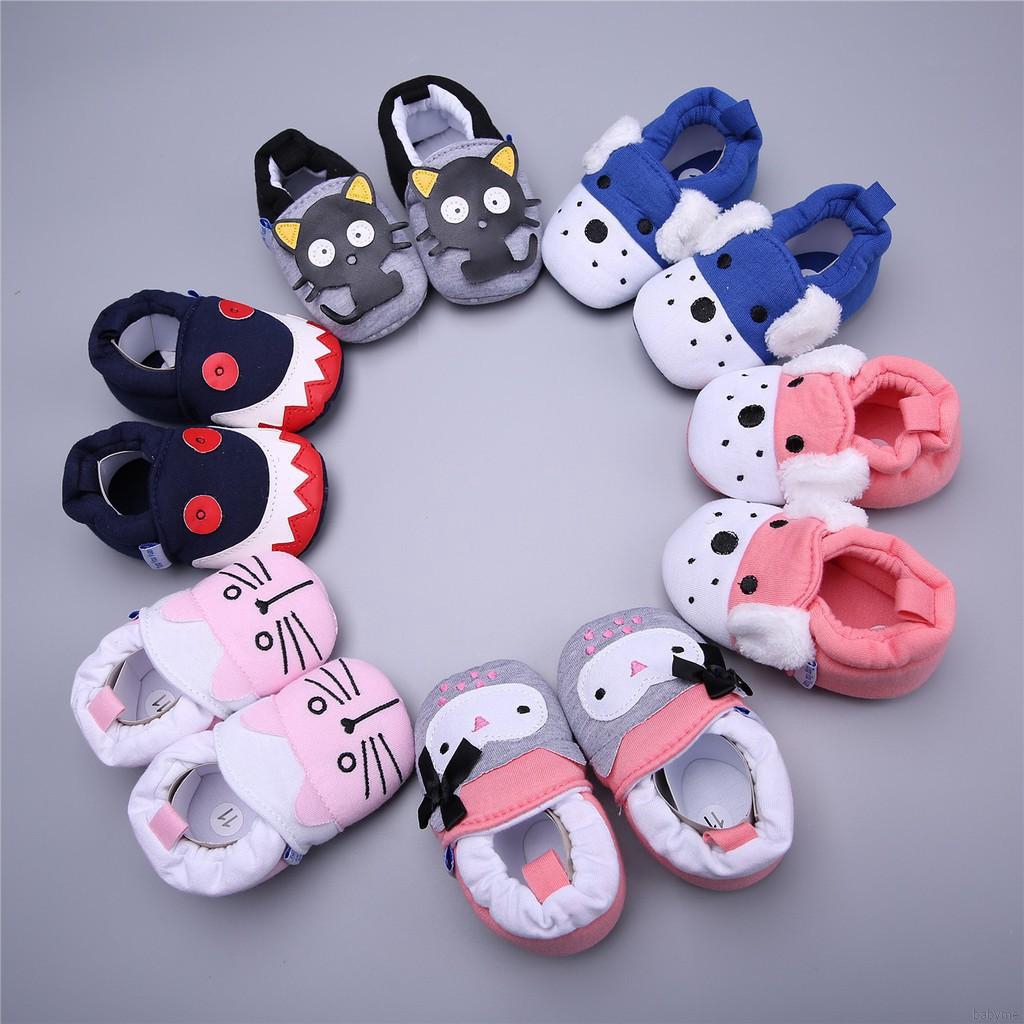 Giày giữ ấm hình gấu dễ thương dành cho bé sơ sinh