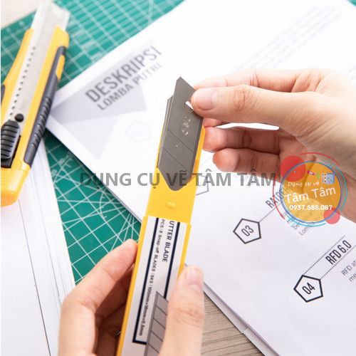 [ TÂM TÂM ]-Dao rọc giấy Deli, cao su mềm kèm hộp lưỡi dao