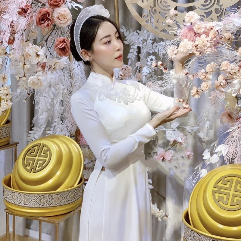 Áo Dài Dâu Trắng Thiết Kế Đính Hoa Sen Cao Cấp_Áo Dài Cô Dâu May Sẵn Nhã Phương