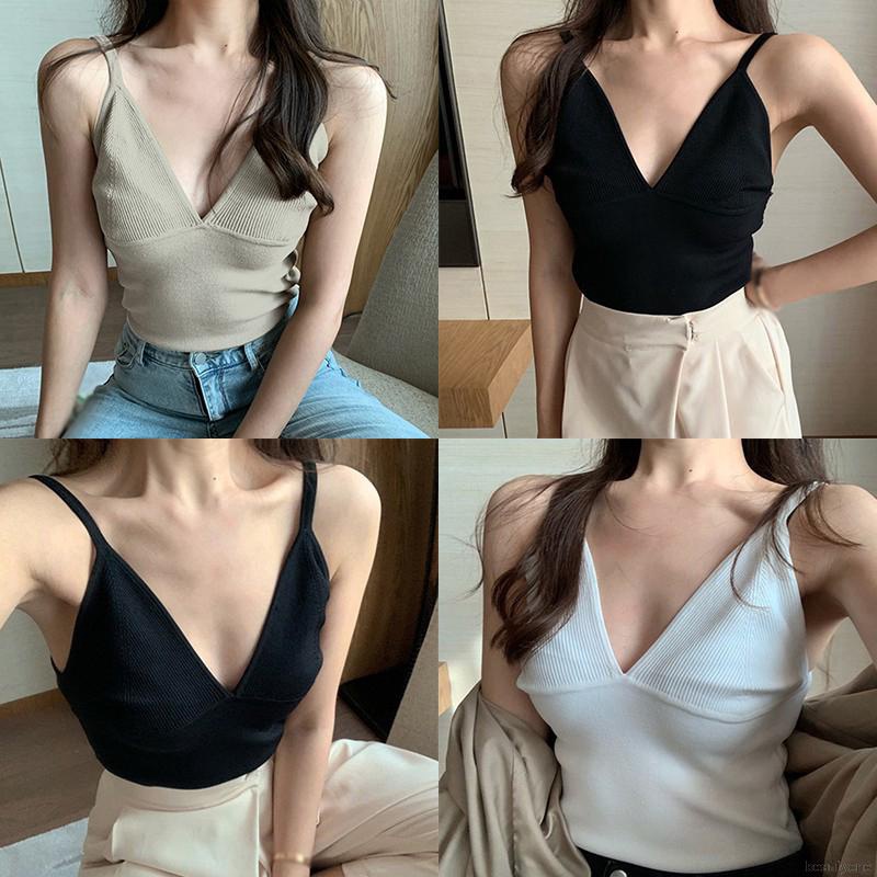 Áo hai dây cổ V khoét sâu phong cách quyến rũ