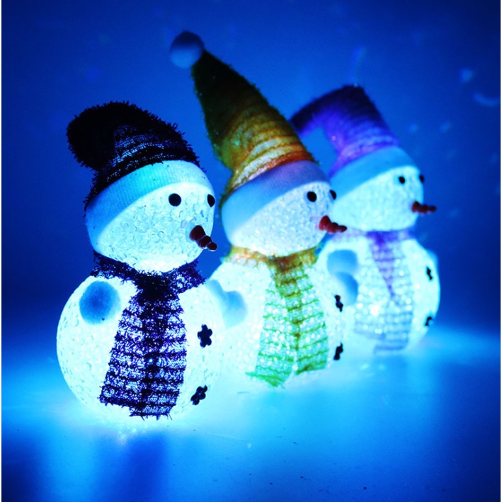 Người tuyết có đèn trang trí noel giáng sinh