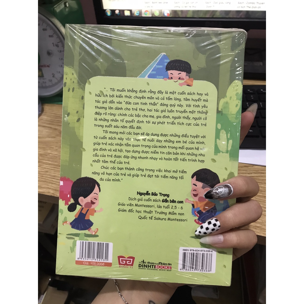 Sách - Gần bên con ( Đinh Tị )