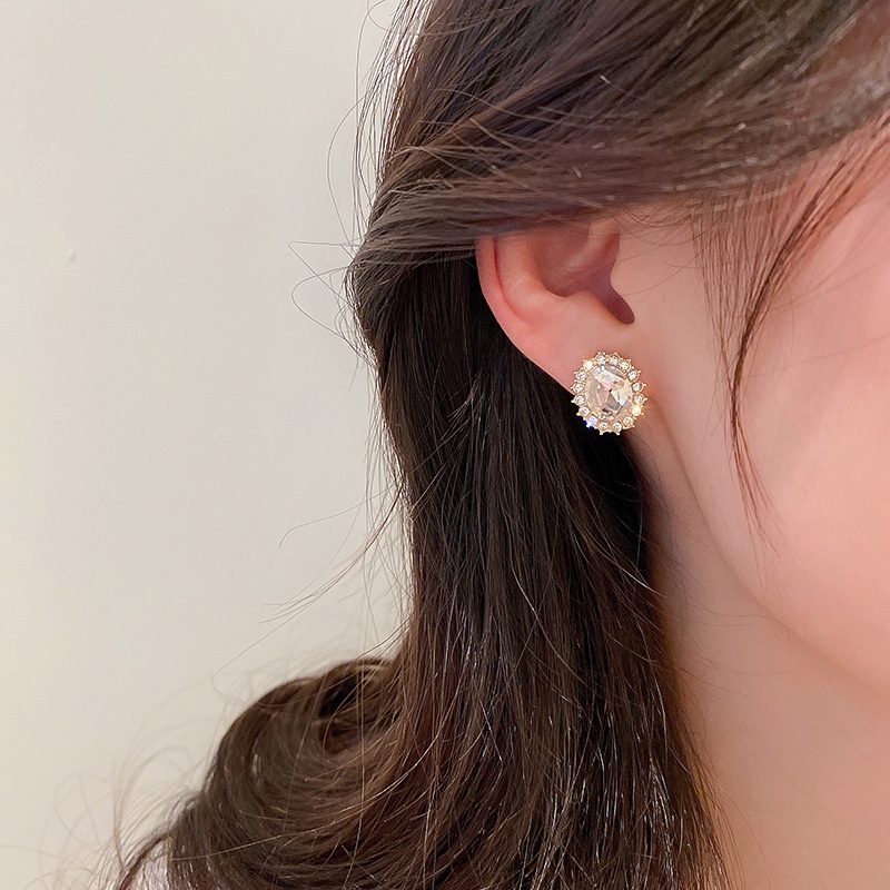 Bông Tai Hình Trứng Chim Bồ Câu Đính Đá Thời Trang Hàn Quốc Mới Phổ Biến Cho Nữ