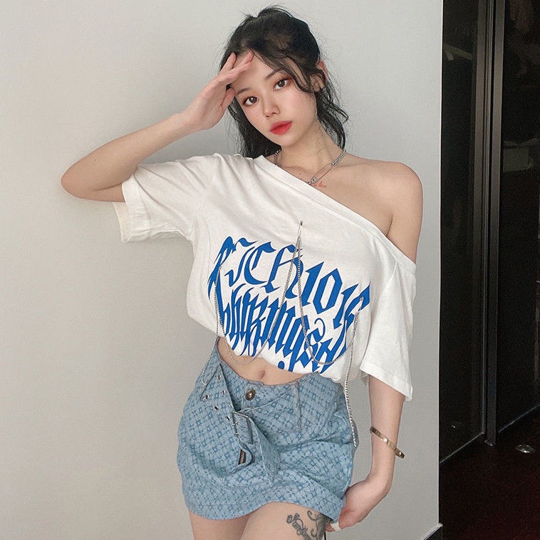 Áo thun COZOKC ngắn tay trễ vai dáng rộng phối dây xích thời trang gợi cảm