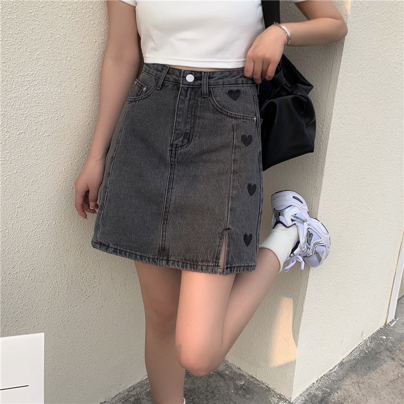 Chân váy chữ A xẻ tà thêu tim mẫu 2021