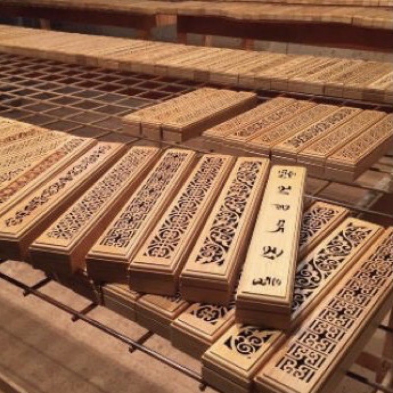 Đế Cắm Nhang Không Tăm Bằng Gỗ Hương Hoa Văn
