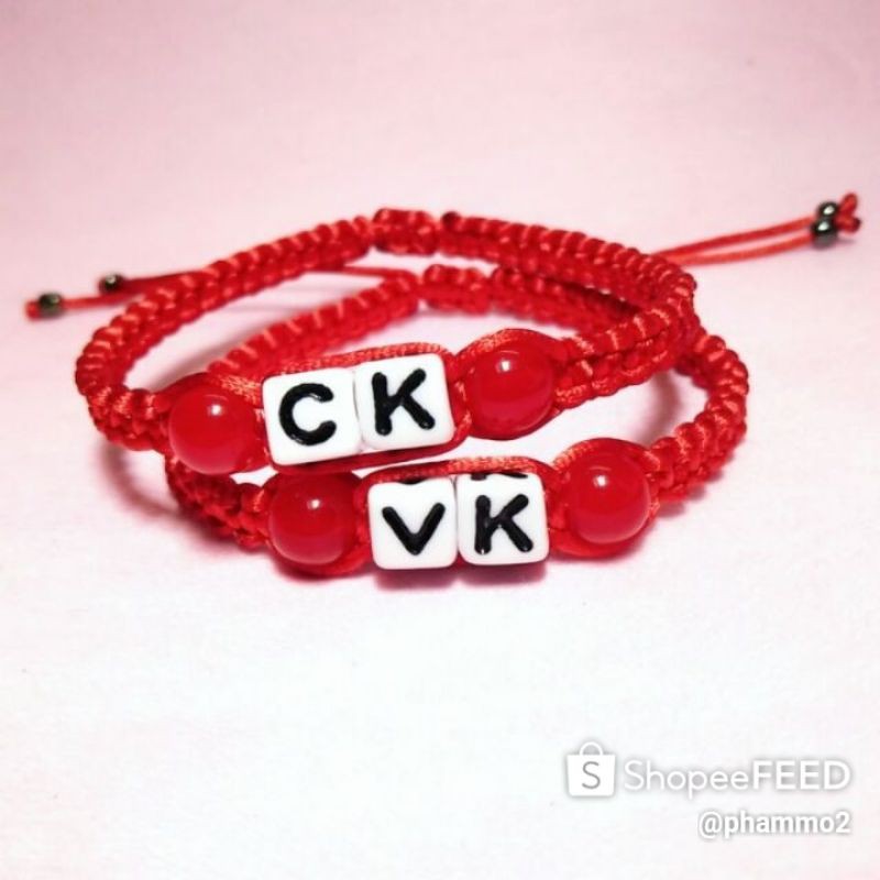 Vòng cặp đan chữ vk - ck dây chỉ đỏ.