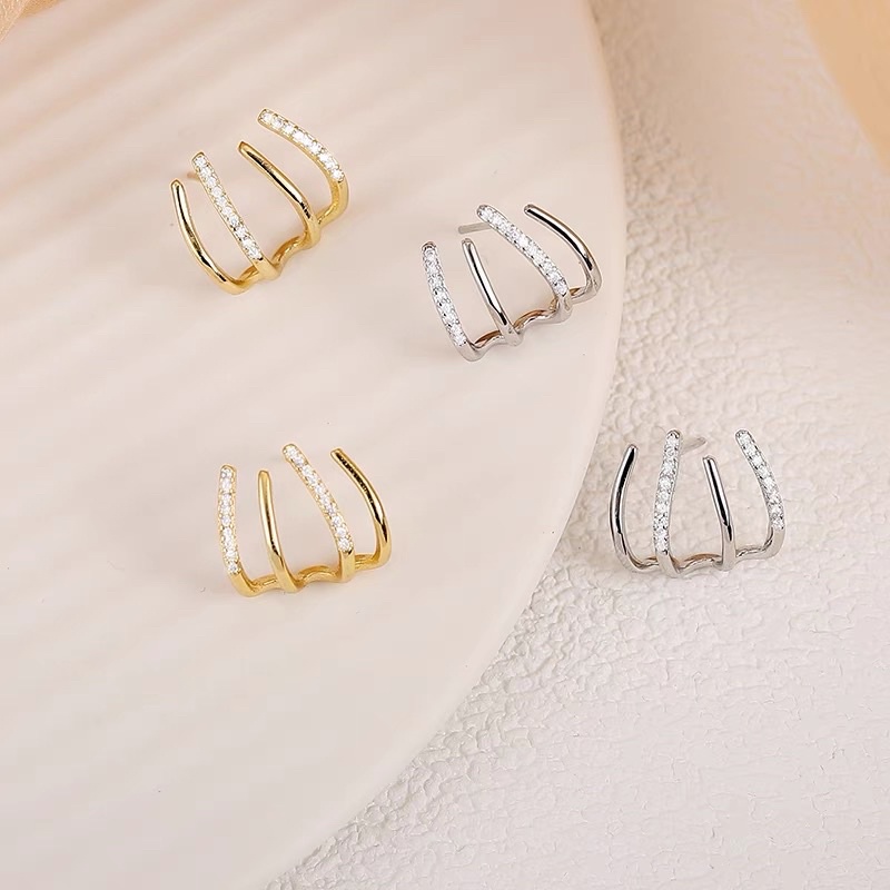 Bông tai đính đá thiết kế xinh xắn