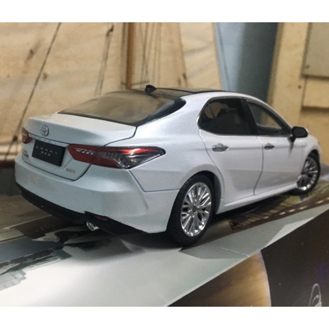 Mô hình Toyota Camry 2020 tỉ lệ 1:18