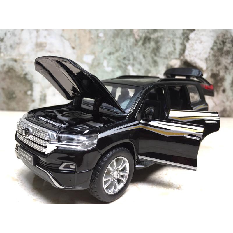 Mô hình xe ô tô TOYOTA  Land Cruiser 1:32