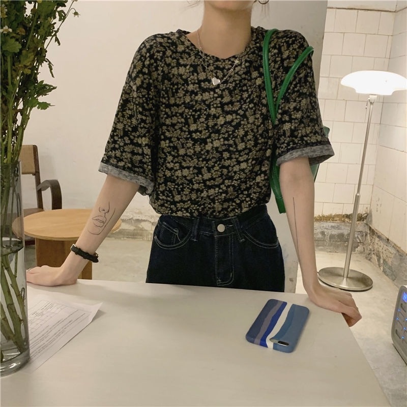 Áo Thun Ngắn Tay Cổ Tròn In Họa Tiết Hoa Phong Cách Retro Hong Kong Cho Nữ
