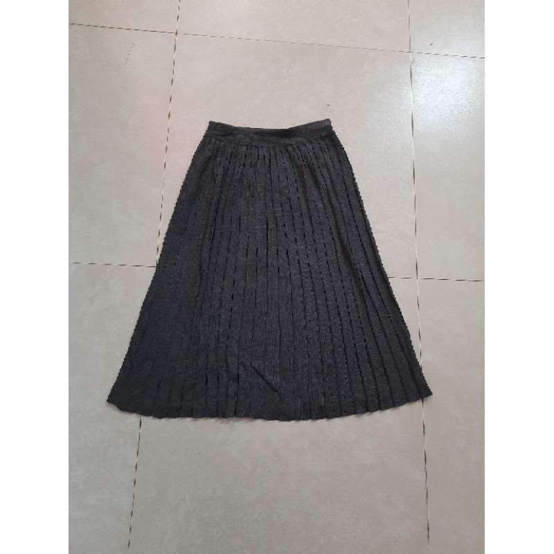 Thanh lý chân váy len tăm dáng xếp ly xòe used