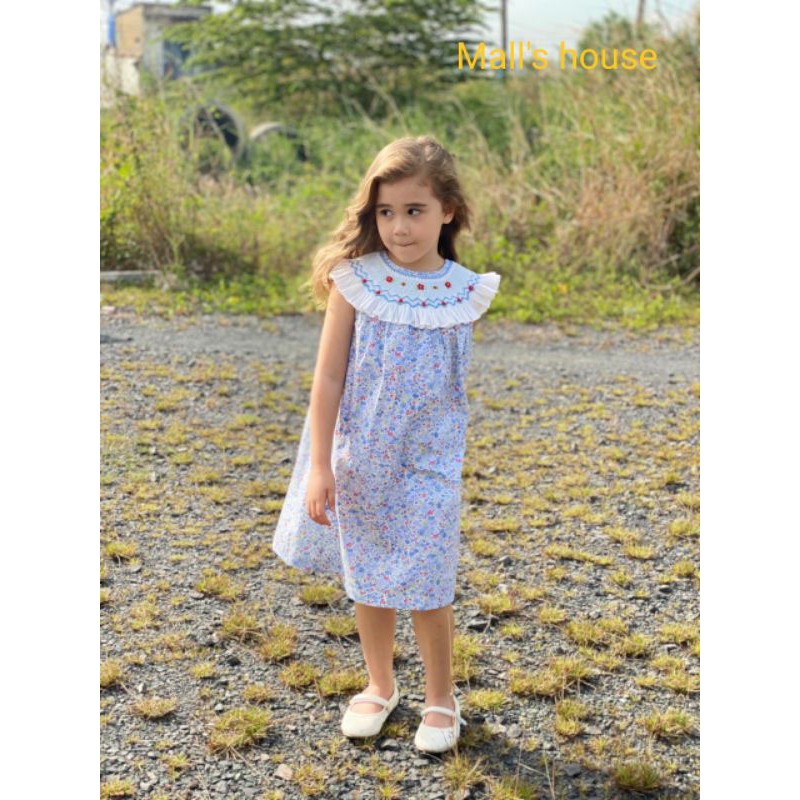 Váy smock Oli River Kids màu xanh da trời thêu hoa nhí dịu dàng dành cho bé