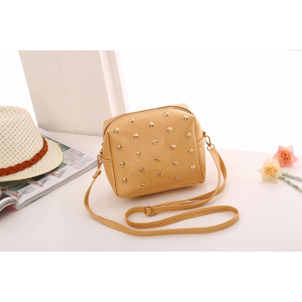 Túi đeo chéo mini đinh tán cực xinh cho bạn gái + Tặng kèm 1 móc dán đỡ điện thoại đa năng