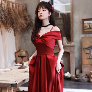 Váy dạ hội màu đỏ quý phái