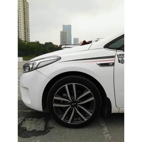 Bộ 2 miếng mang cá ô tô giả hốc gió dán trang trí sườn ô tô xe hơi kiểu dáng thể thao.