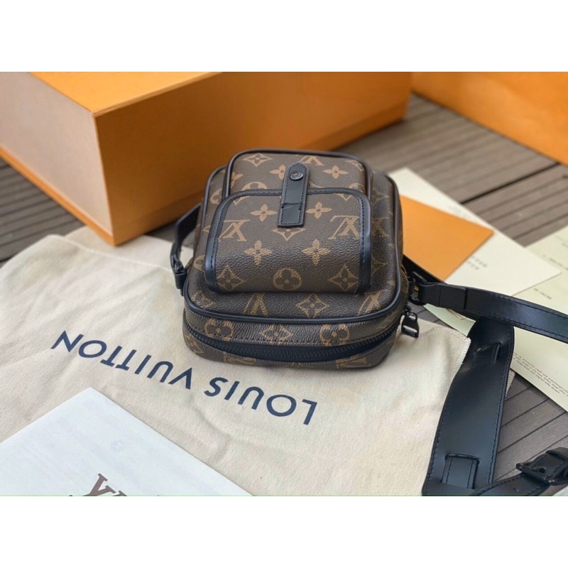 Túi đeo chéo nam mini Bag UNISEX hoạ tiết hoa nâu Christopher NewCollection