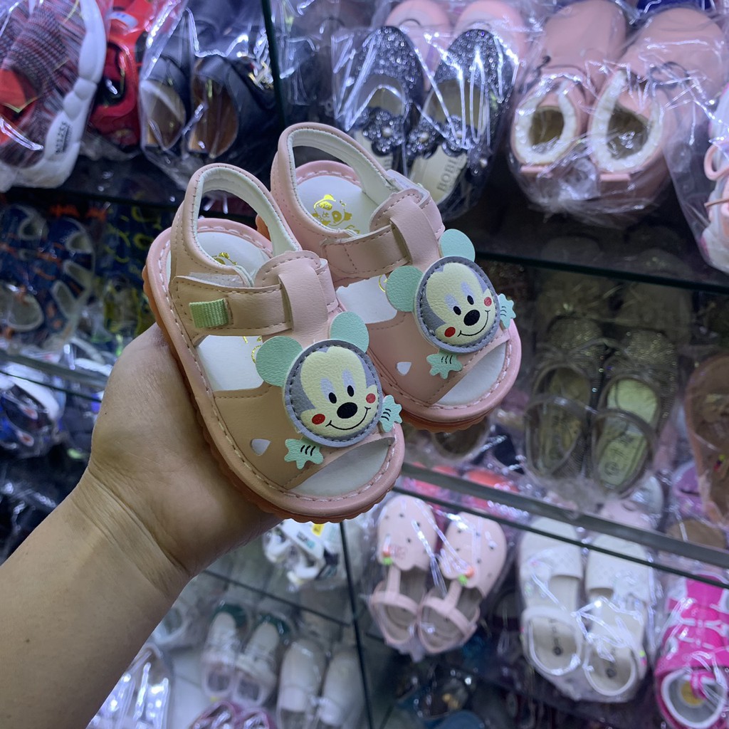 Giày tập đi cho bé sandal bé gái 0 - 18 tháng có còi chíp chíp da mềm đế chống trơn họa tiết mickey xinh xắn TD49