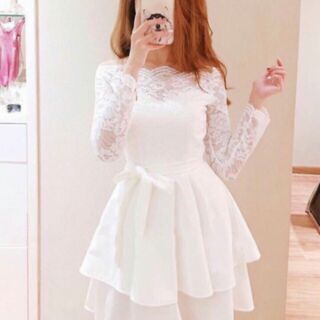 Đầm ren xòe trễ vai