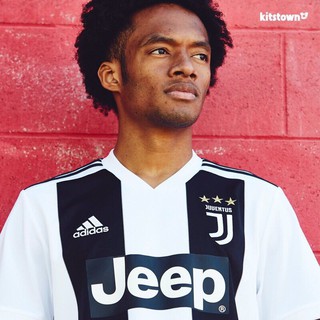 Áo đá banh Ronaldo đội Juventus