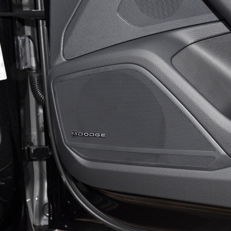 Set 4 / 10 Miếng Dán 3D Trang Trí Loa Xe Hơi Dodge Caliber Journey Ram Durango Charger SRT