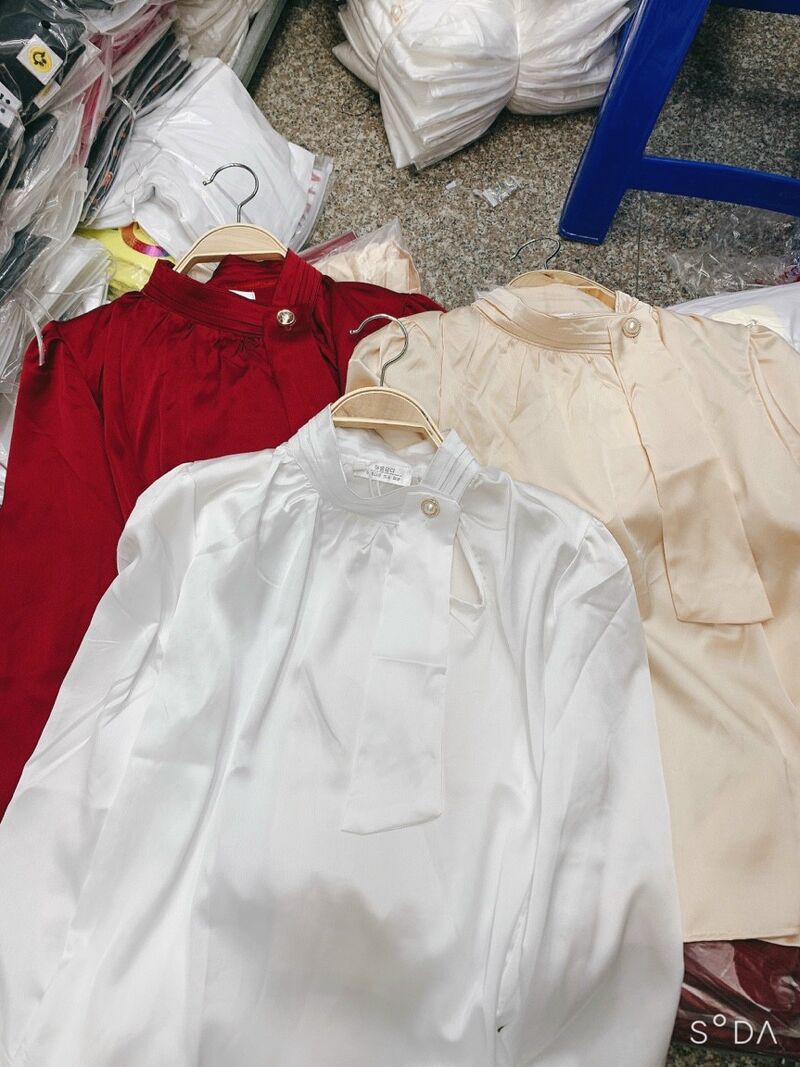 áo sơ mi lụa nữ nơ vát khuy ngọc tay dài sang chảnh