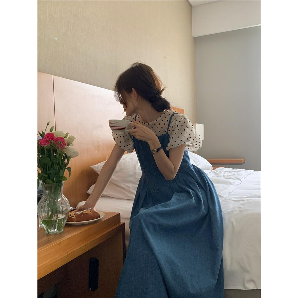 Bộ Áo Sơ Mi Chấm Bi Ngắn Tay Phối Chân Váy Yếm Denim 51489