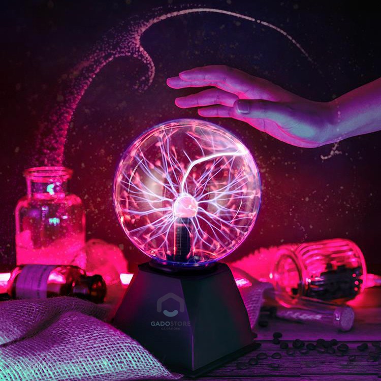Đèn trang trí quả cầu thủy tinh phóng tia Plasma hội tụ ở ngón tay huyền bí