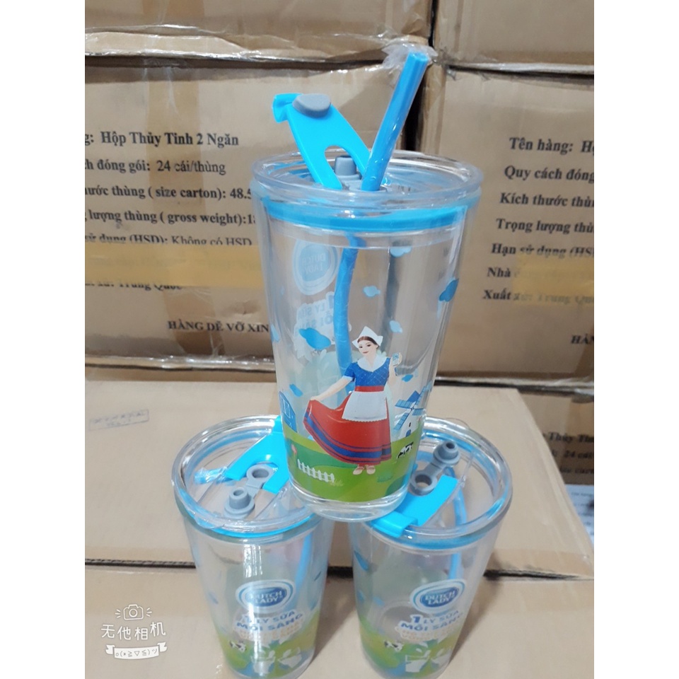 Cốc Ly Thủy Tinh Có Nắp _ Kèm ống hút quà tặng Dutch lady