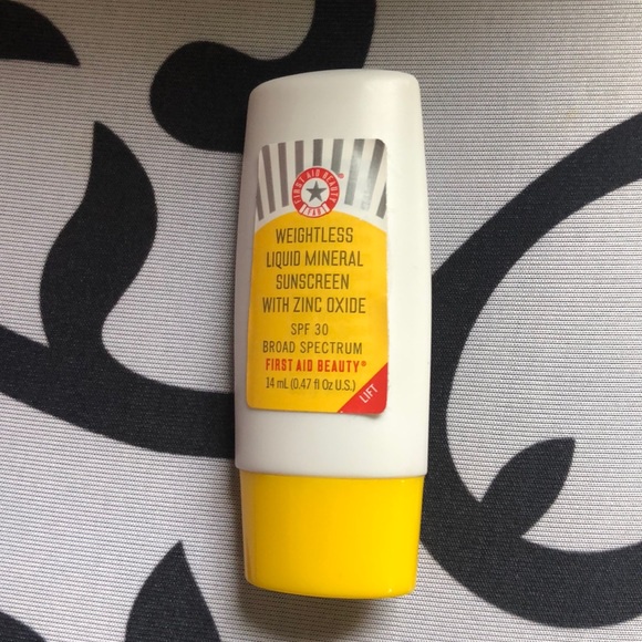 First Aid Beauty - Kem chống nắng cho da nhạy cảm Weightless Liquid Mineral Sunscreen with Zinc Oxide 14ml