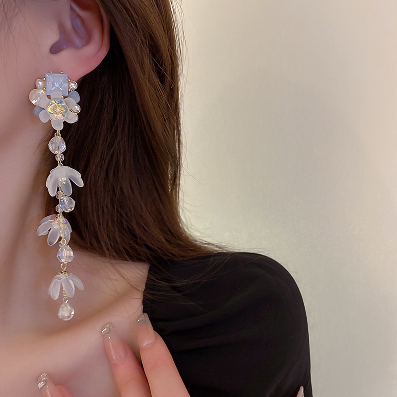 Bông Tai Bạc Hình Hoa Đính Ngọc Trai Phối Tua Rua Xinh Xắn Thời Trang