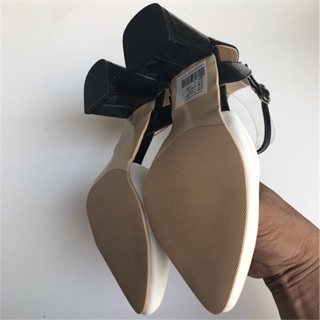 Sandal bịt mũi