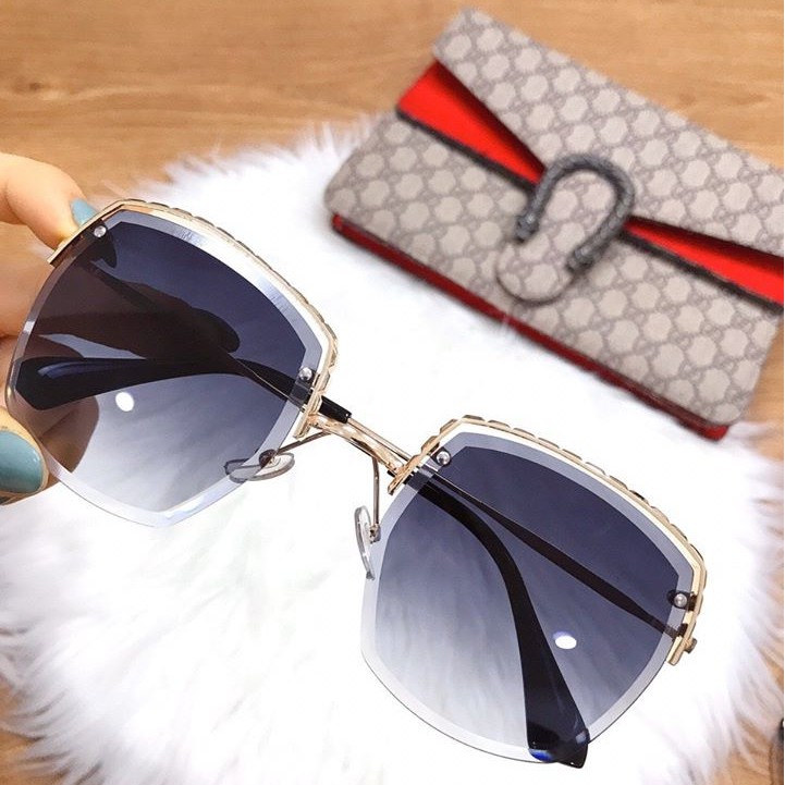 kính mát nữ thời trang mặt khoan cao cấp chống uv ,chống tia cực tím tặng túi đựng kính và khăn lau