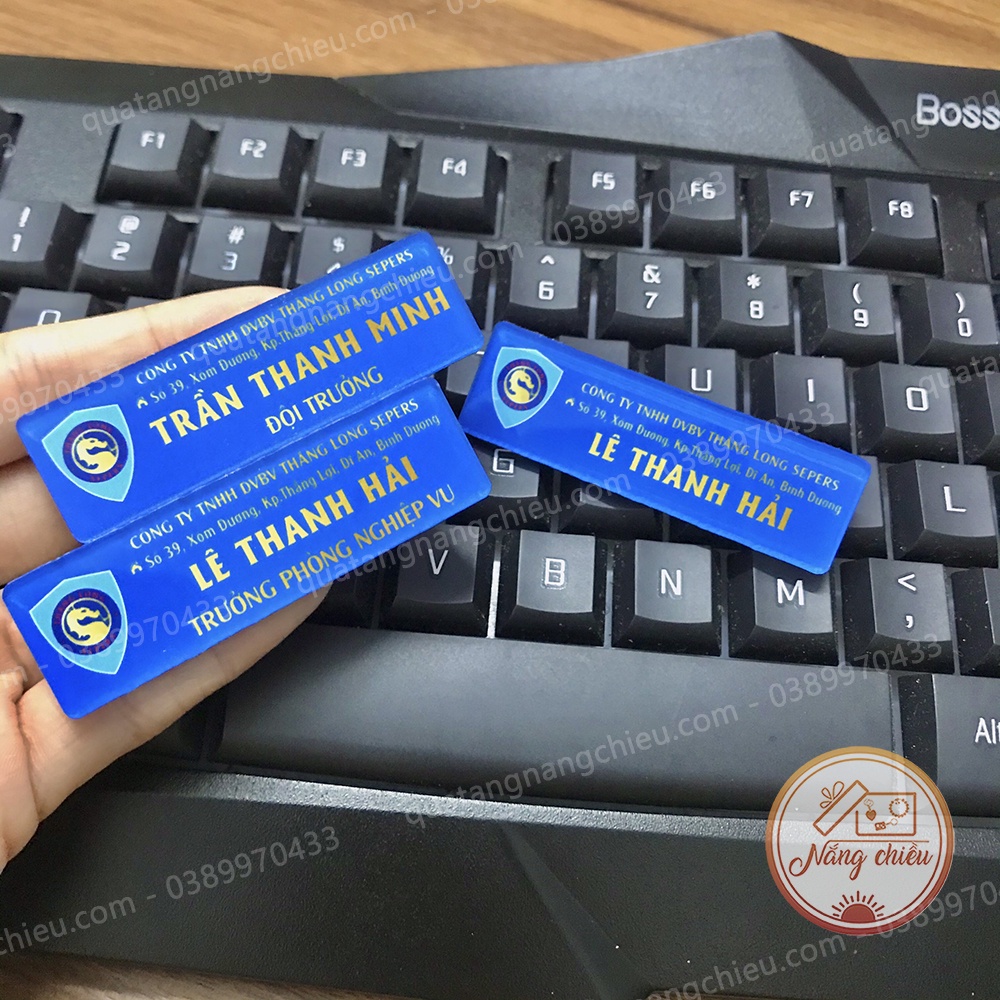 Bảng tên nhân viên, bảng chức danh, bảng tên nhân viên cài áo, nam châm in và thiết kế theo yêu cầu