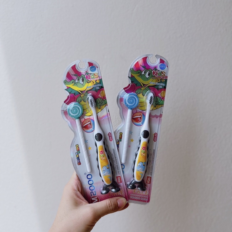 Sét bàn chải đánh răng và bàn chải đánh lưỡi cho bé