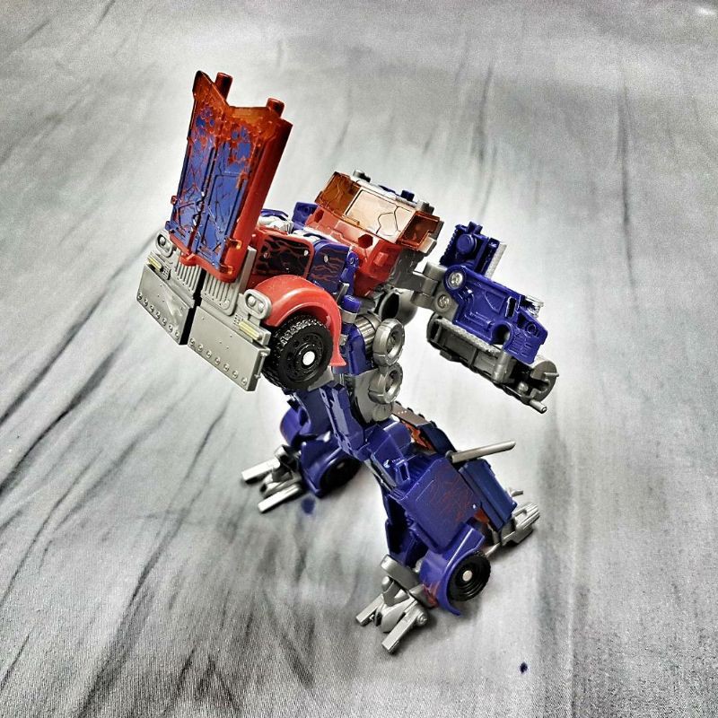 Optimus Prime xinh đẹp tuyệt vời mà ế quá!