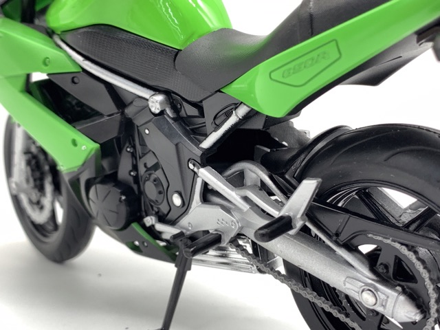 Xe Mô Hình Kawasaki Ninja 650 2009 1:10 Welly (Xanh)