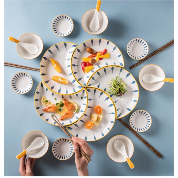 Đĩa trăng khuyết hình sweet love, 2 bông hoa cam, 3 chấm tròn, quả lá tre, quả dứa, quả bơ