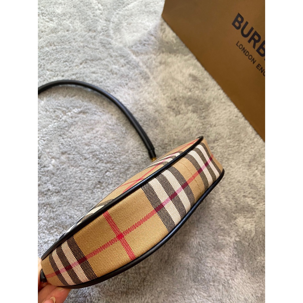 Túi xách half moon nữ da thật cao cấp Burberry BBR trẻ trung, năng động