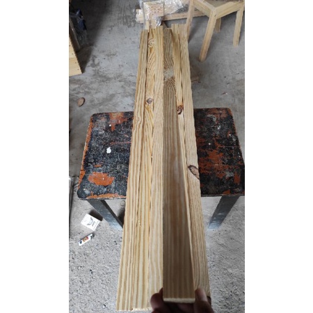 Thanh gỗ thông bào láng 4 mặt. Dày 1cm rộng 3cm dài 90cm