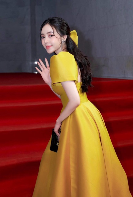 ẢNH VÀ VIDEO THẬT 10000% _ ĐẦM XOÈ TAY PHỒNG KHOÉT NGỰC - kèm nơ cài tóc