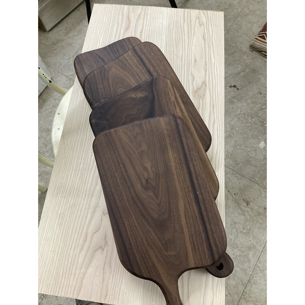 Thớt gỗ óc chó bày pizza dùng trang trí/ chụp hình