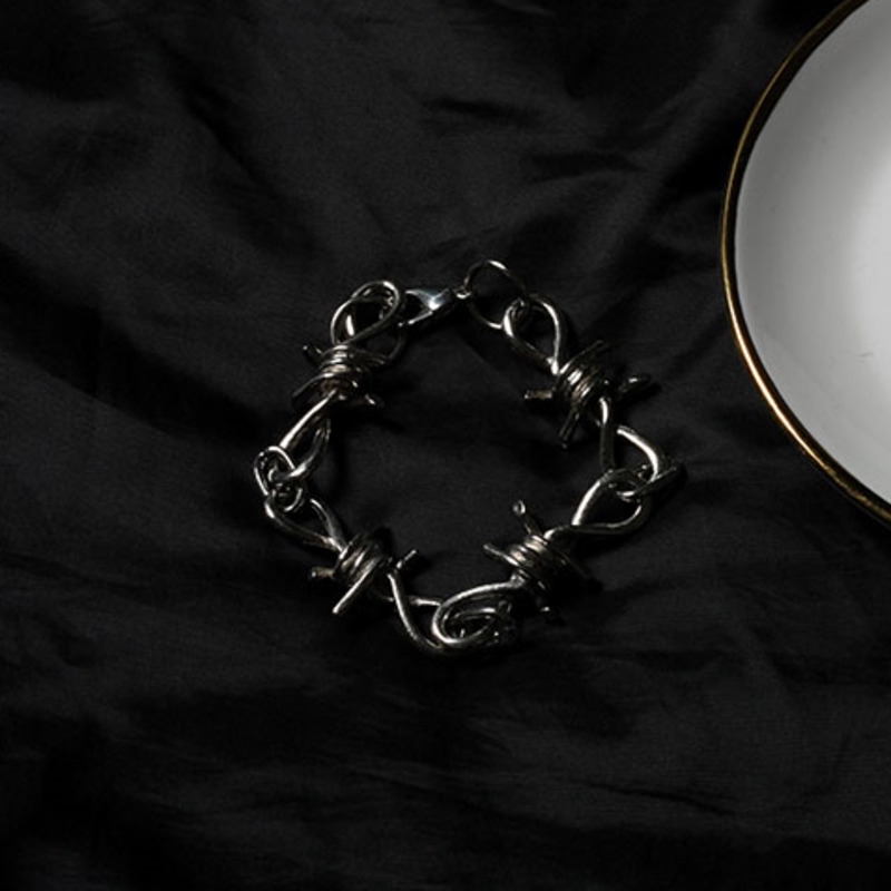Vòng tay phong cách hip hop cá tính