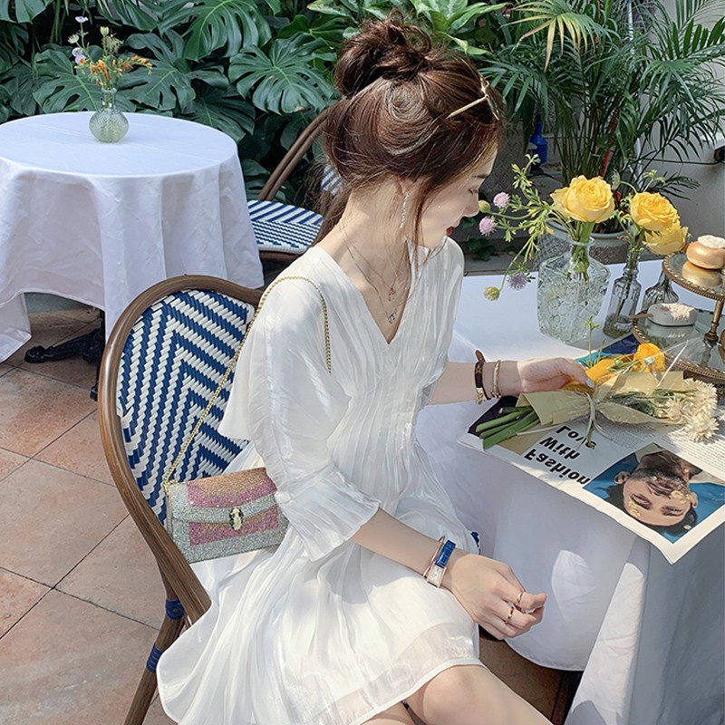 Váy trắng xếp ly