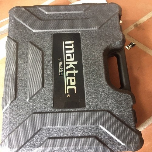 Máy khoan bê tông makitec