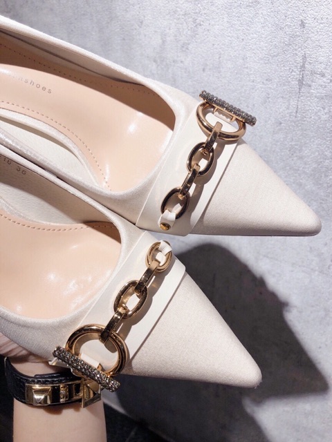 Giày cao gót mũi nhọn